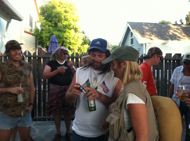 8. I USA finns det White trash som ofta lågklassiga människor kallas för. De flesta är arbetslösa och bor i husvagnar. De gillar att dricka öl och slåss med andra trash-grabbar. De gillar att reta andra människor och gör gärna ett villainbrott.